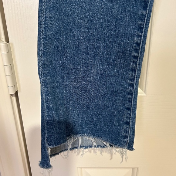 MOTHER The Insider Crop Step Fray Jeans in Wash Sorry I’m Staring Size 24 - Picture 3 of 6